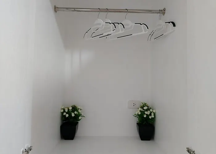 Newest With Balcony Near Airport アパートホテル